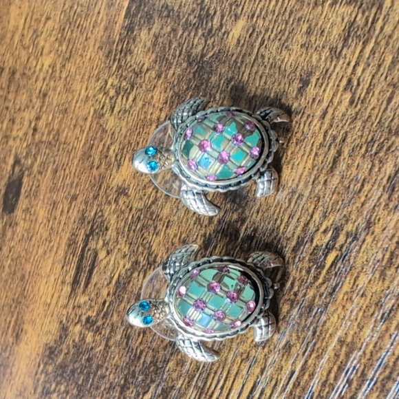 Betsey Johnson Turtle glass earrings - Picture 2 of 3